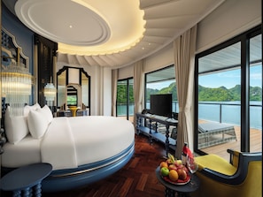 Minibar, desk - La Casta Star Cruise (Ha Long)