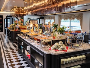 Free daily buffet breakfast  - La Casta Star Cruise (Ha Long)