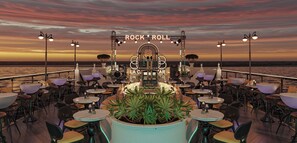 Outdoor dining - La Casta Star Cruise (Ha Long)