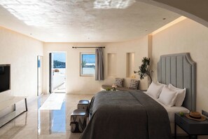 Superior Double Room, Sea View | Minibar, blackout curtains, soundproofing, iron/ironing board - Dali CloudySky Lullaby SeaviewHotel (Dali)