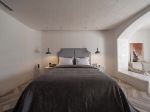 Classic Double Room, Sea View | Minibar, blackout curtains, soundproofing, iron/ironing board - Dali CloudySky Lullaby SeaviewHotel (Dali)