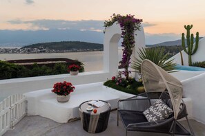 Signature Double Room, Sea View | View from room - Dali CloudySky Lullaby SeaviewHotel (Dali)