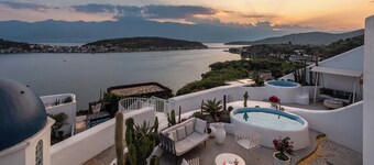 Dali CloudySky Lullaby SeaviewHotel