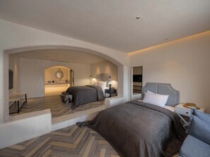 Family Suite, Sea View | Minibar, blackout curtains, soundproofing, iron/ironing board - Dali CloudySky Lullaby SeaviewHotel (Dali)