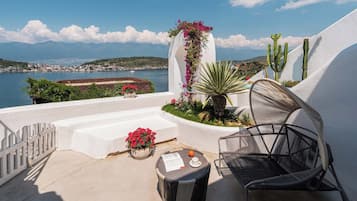 Signature-Doppelzimmer, Meerblick | Terrasse/Patio