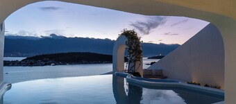 Dali CloudySky Lullaby SeaviewHotel