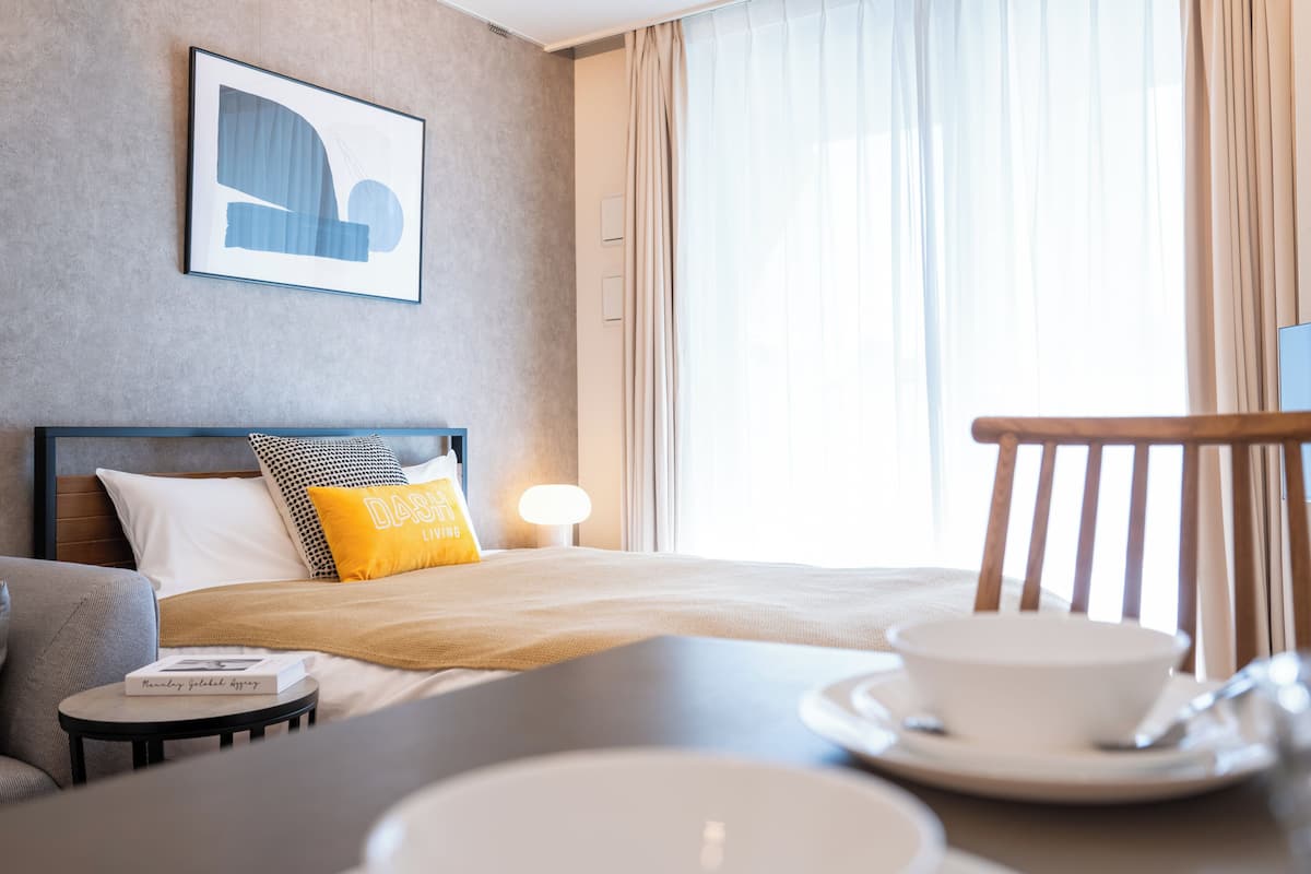 Individually furnished, desk, iron/ironing board, free WiFi