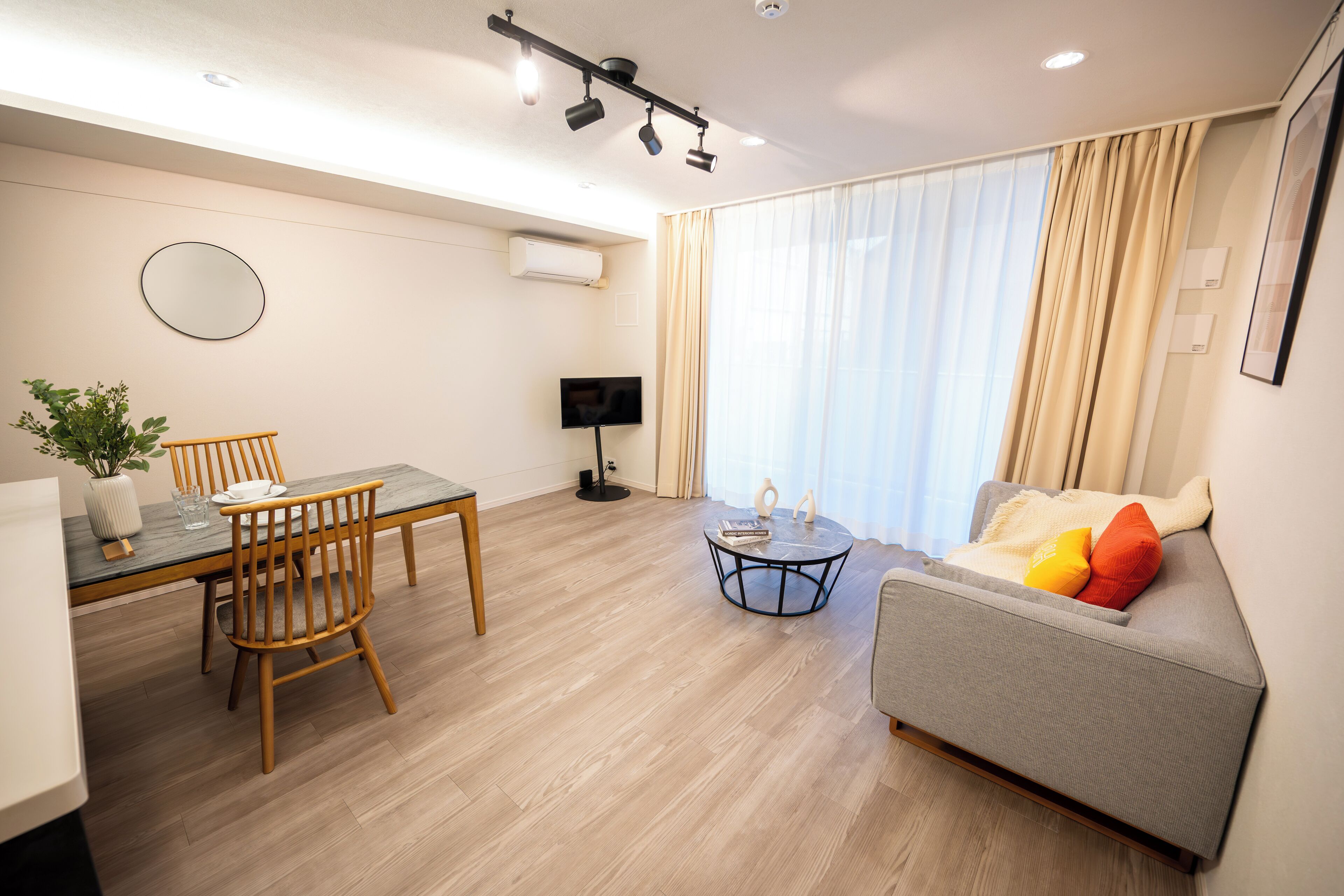 高級公寓, 非吸煙房 (208) | 客廳 | 32 吋LCD 電視連數碼電視頻道