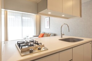 雪櫃、微波爐、爐具、多士爐