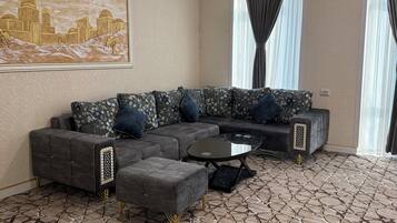 Comfort Suite, Balcony, City View | Interior