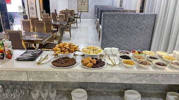 Free daily buffet breakfast