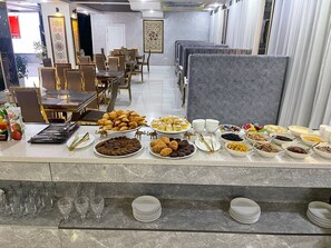 Free daily buffet breakfast - The Tower Bukhara (Bukhara)