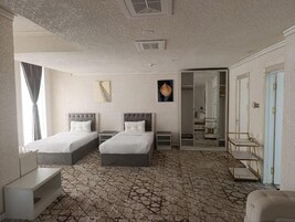 Premium bedding, in-room safe, desk, laptop workspace