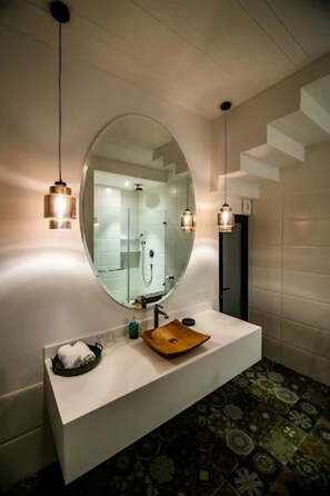 Villa, vue piscine | Salle de bain