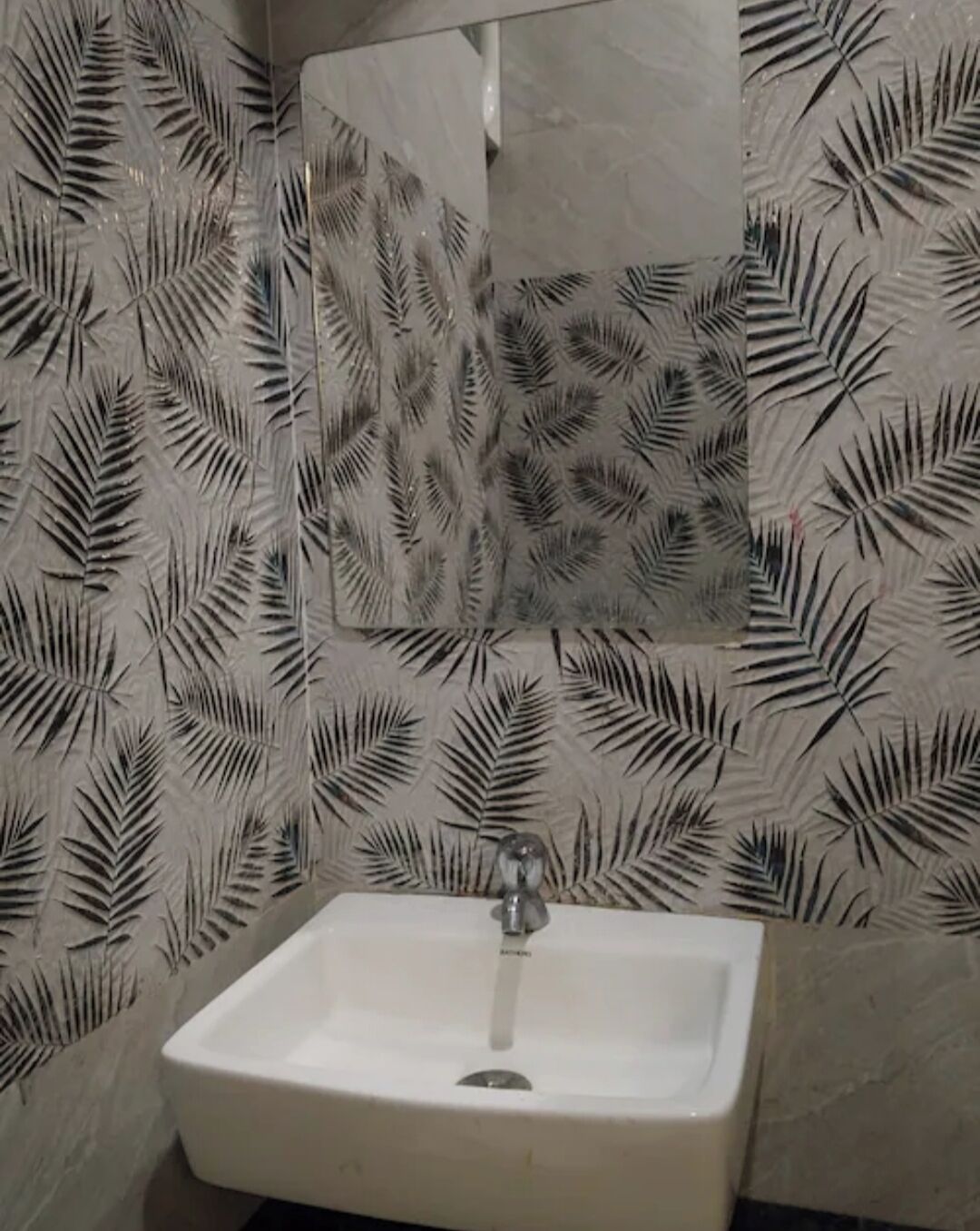 Pancuran mandi, kelengkapan dandanan diri percuma, tuala disediakan 