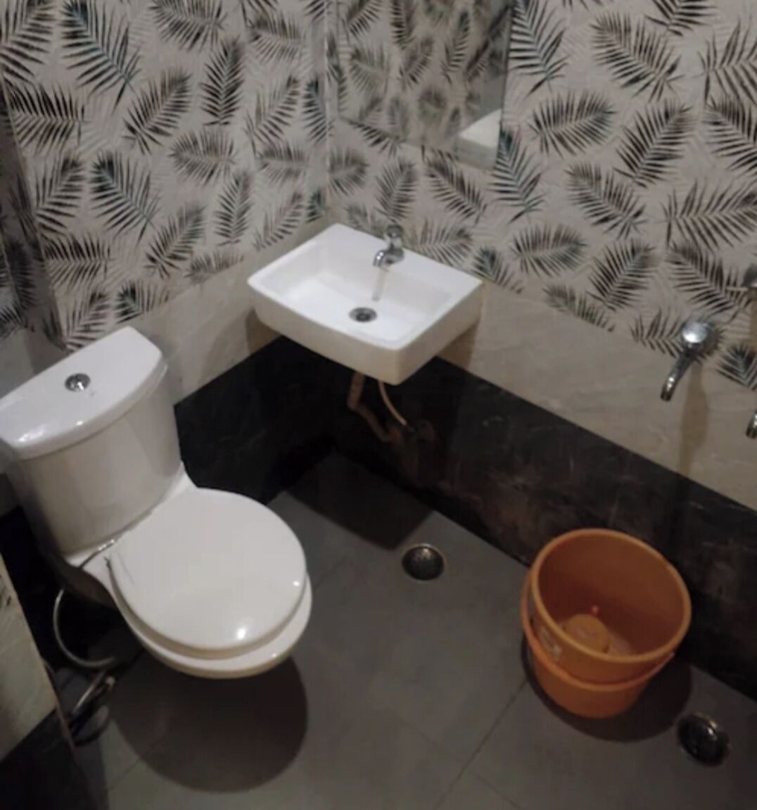 Buồng tắm vòi sen, đồ dùng nhà tắm miễn phí, khăn tắm, xà phòng 