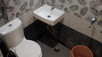 Pancuran mandi, kelengkapan dandanan diri percuma, tuala disediakan