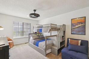 3 bedrooms, WiFi, bed sheets - 3 bd Spinnaker Waterfront Hideaway with Private Dock (Discovery Bay)