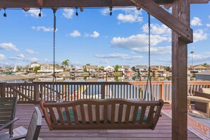 Property grounds - 3 bd Spinnaker Waterfront Hideaway with Private Dock (Discovery Bay)