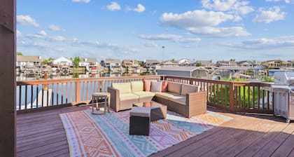 3 bd Spinnaker Waterfront Hideaway with Private Dock