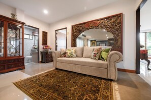 Interior - 2-bedroom apartment in superb Krung Thep Maha Nakhon with AC (Krung Thep Maha Nakhon)