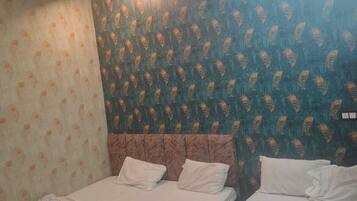 Quadruple Room | Free WiFi, bed sheets