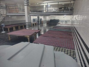 Shared Dormitory | Free WiFi, bed sheets - Shri Laddu Gopal Dham (Mathura)