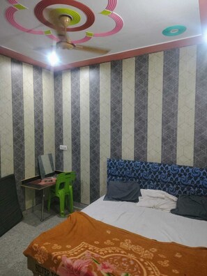 Standard Room | Free WiFi, bed sheets