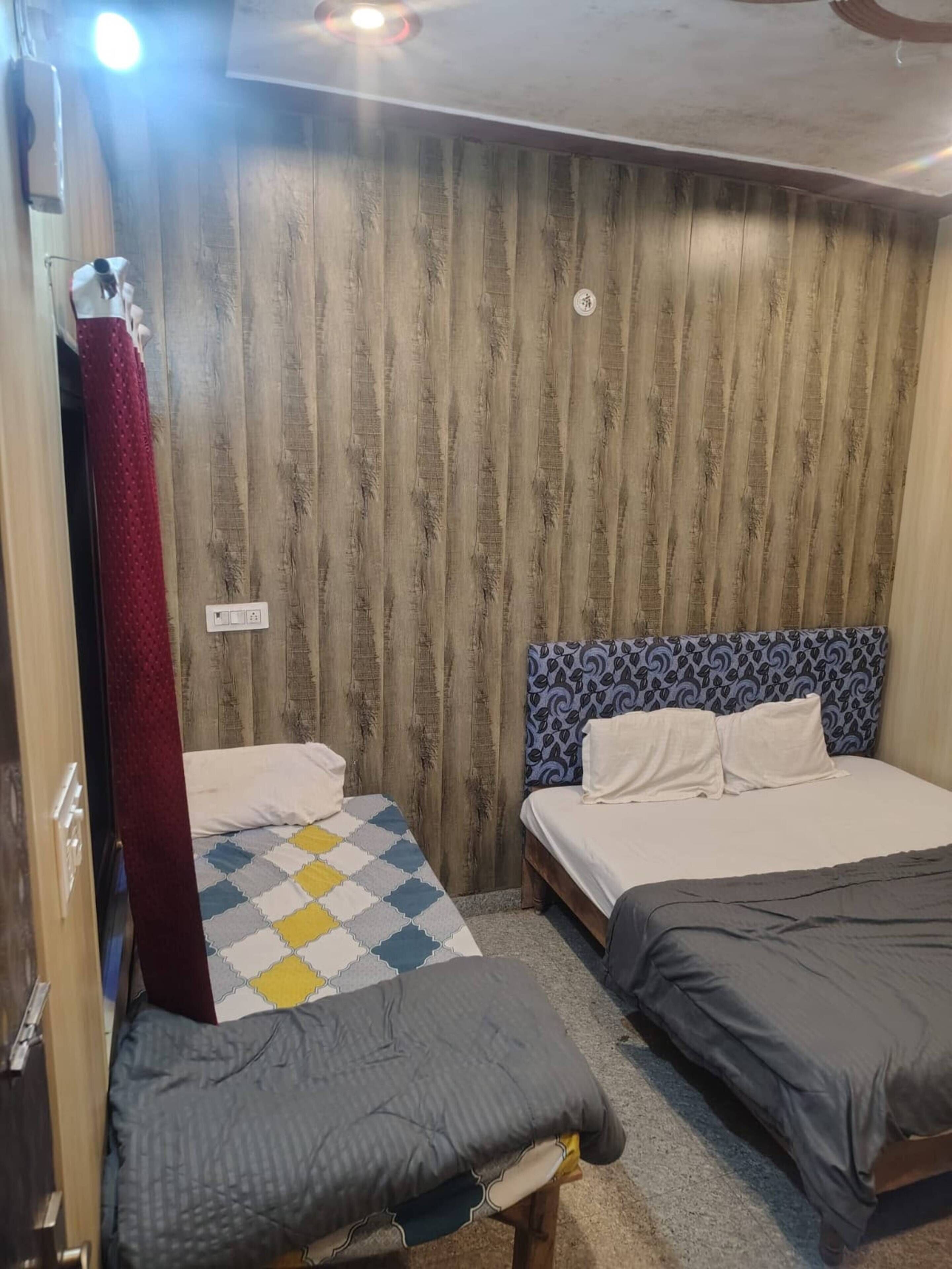 Triple Room | Free WiFi, bed sheets