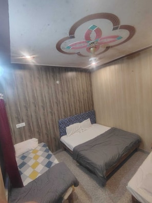 Habitación cuádruple | Wifi gratis y ropa de cama 