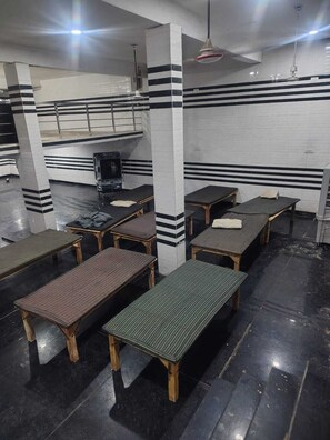 共用宿舍 | 免費無線上網、床單