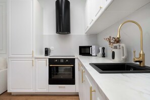 Kühlschrank, Ofen, Herdplatte, Geschirrspüler