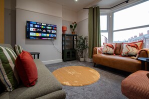 Living area - 1B Britannia Apartment - an apartment that sleeps 5 guests in 2 bedrooms (Wallasey)