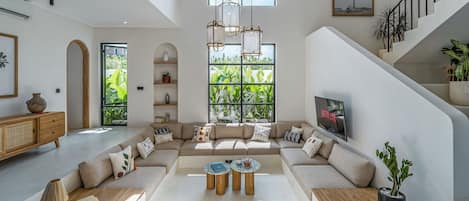 Villa familiale, vue sur la piscine | Aire de séjour