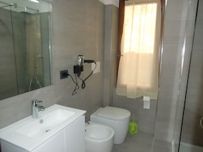 Bathroom - WOHNUNG IM ERDGESCHOSS MIT POSITION IM ÜBERBLICK by Interhome (Bezzecca)