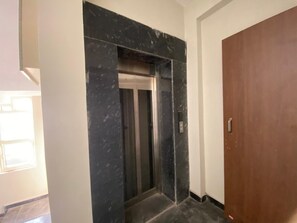 Unclassified image, 2 of 8, button - Vansh Residency Couple Friendly Gurgaon (Gurugram)