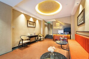 Lobby sitting area - Nicecy Hotel - Bui Vien Walking Street 2 (Ho chi Minh)
