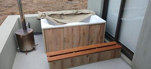 Outdoor spa tub - Quagga Lodge (Velddrif)