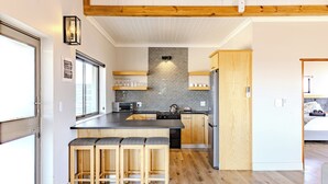 Alpehytte, terrasse, elveutsikt | Eget kjøkken
