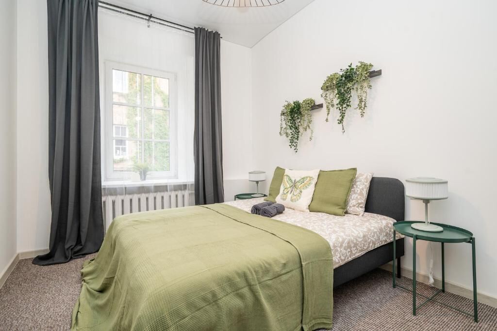 Desk, laptop workspace, free WiFi