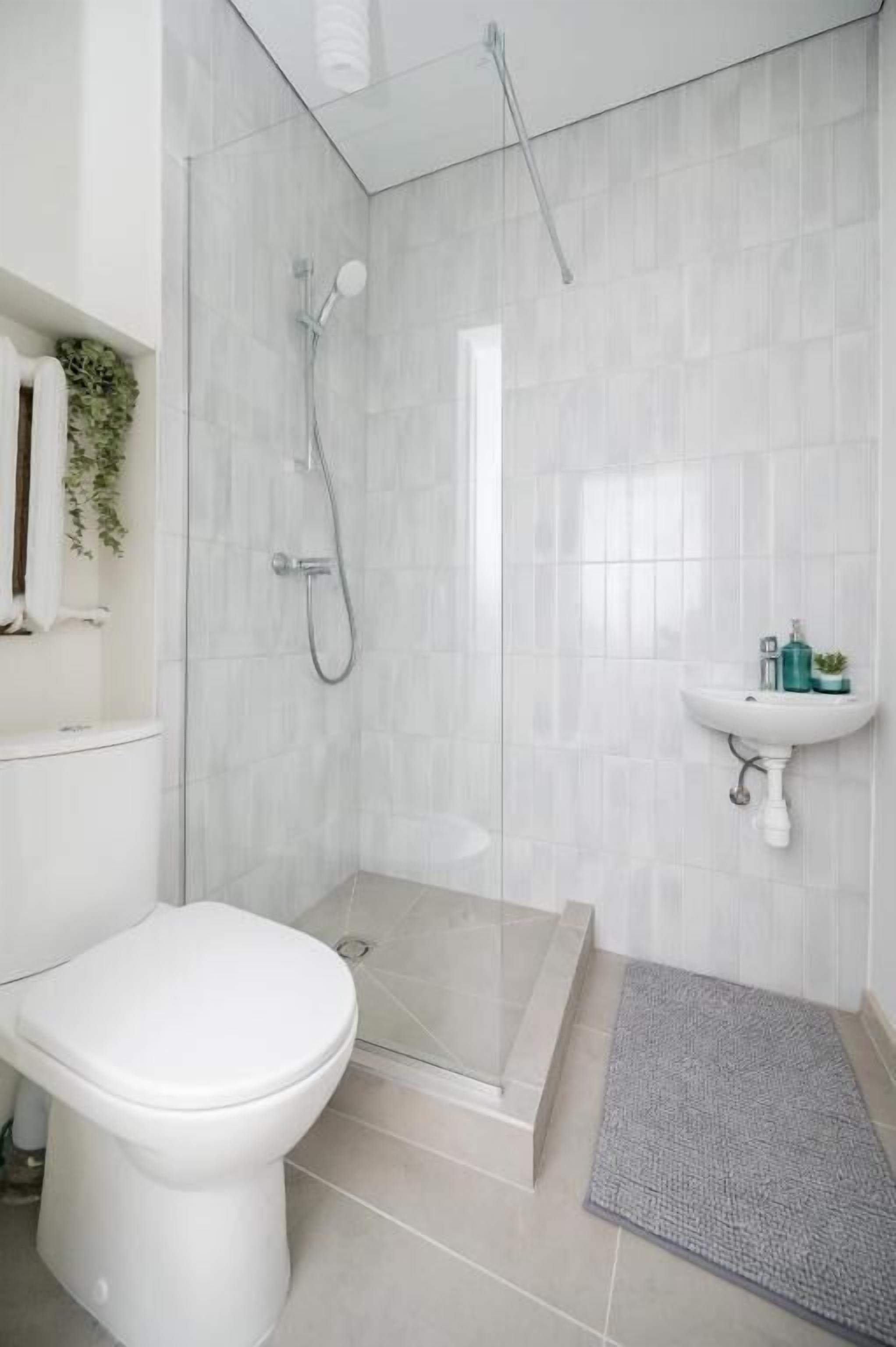 Double Room, Shared Bathroom | Bathroom | Free toiletries, towels, soap, shampoo