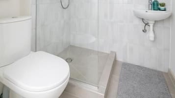 Double Room, Shared Bathroom | Bathroom | Free toiletries, towels, soap, shampoo