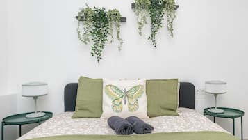 Desk, laptop workspace, free WiFi