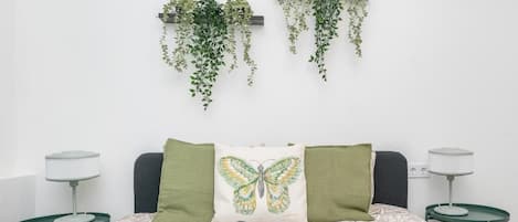 Desk, laptop workspace, free WiFi