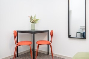 Superior Double Room, City View | Tempat makan