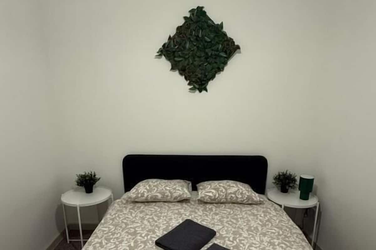 Double Room, Shared Bathroom | Desk, laptop workspace, free WiFi