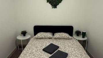 Habitación doble, baño compartido | Escritorio, espacio para trabajar con un portátil, wifi gratis