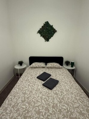 Dobbeltrom, delt bad | Skrivebord, skrivebord for bærbar PC og wi-fi (inkludert)