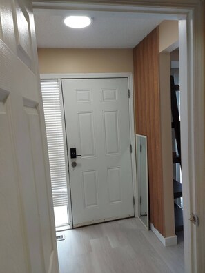 Interior - Charming 2-Bedroom House in Central Calgary (Calgary)