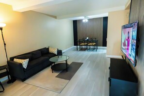 Living area - Charming 2-Bedroom House in Central Calgary (Calgary)